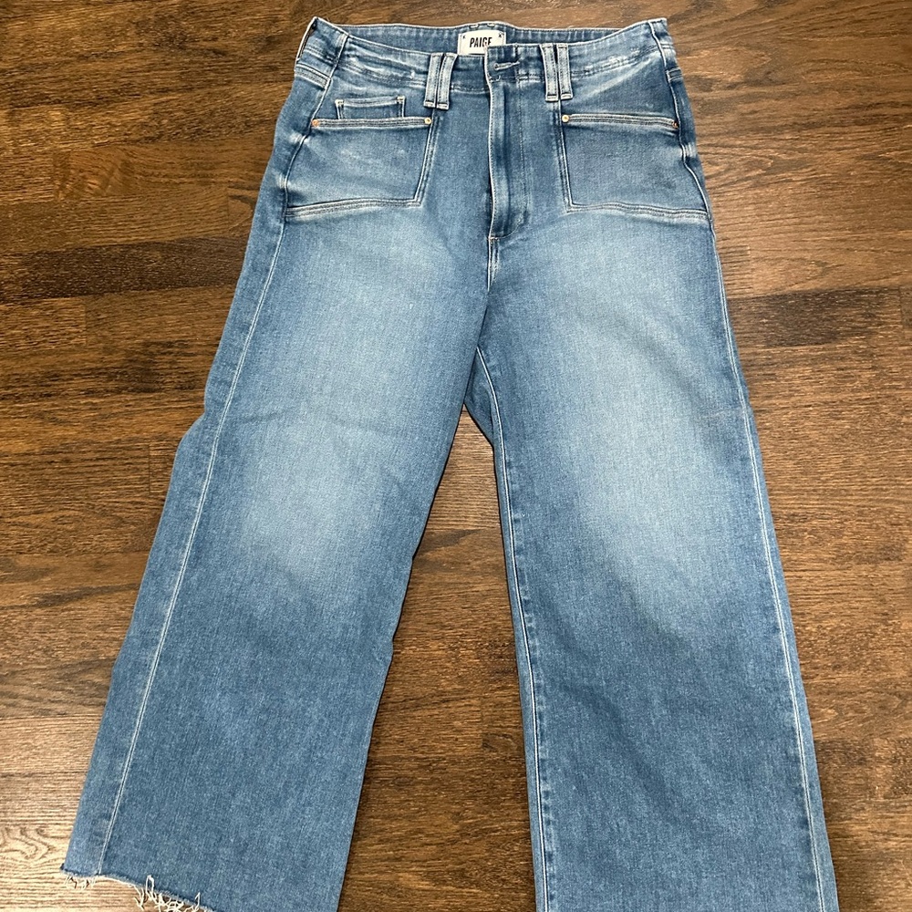 PAIGE Anessa Light Wash Denim Jeans. Color Sunnie Distressed.